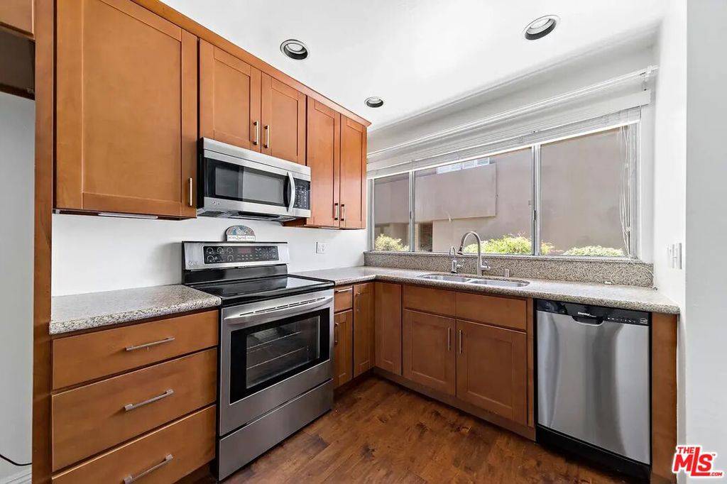 Tarzana, CA 91356,18110 Killion ST #5