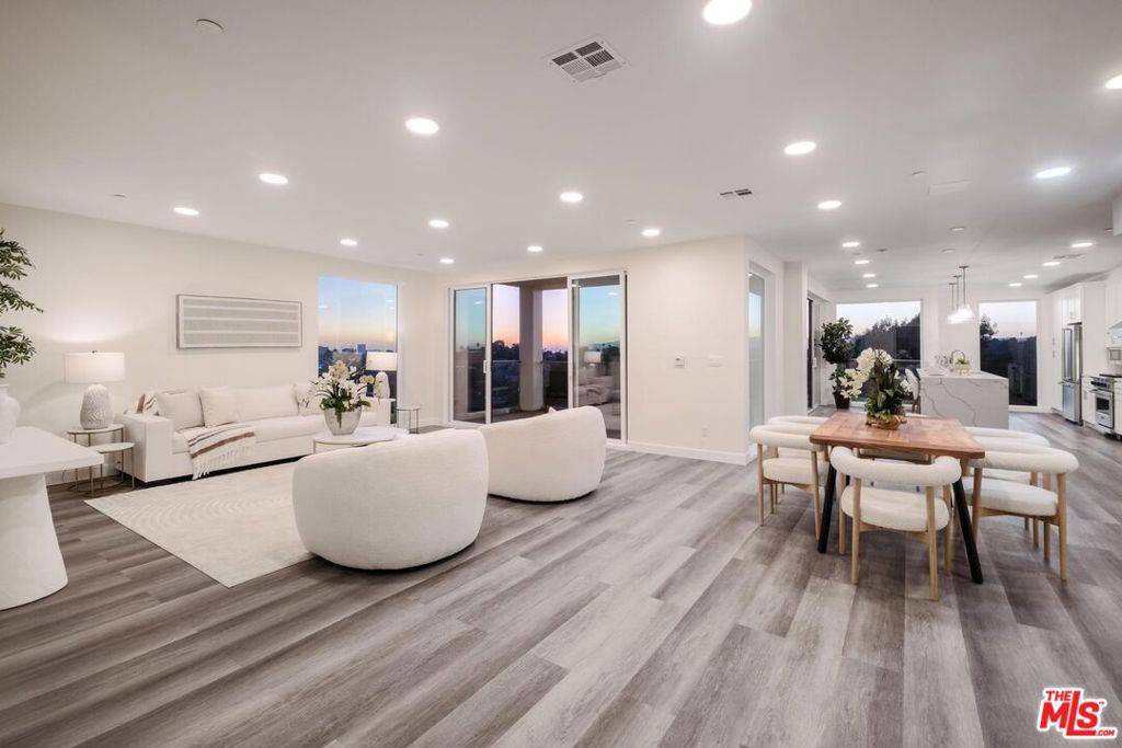 Los Angeles, CA 90026,1551 Lucretia AVE