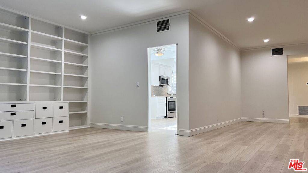 West Hollywood, CA 90069,1124 N Kings RD #103