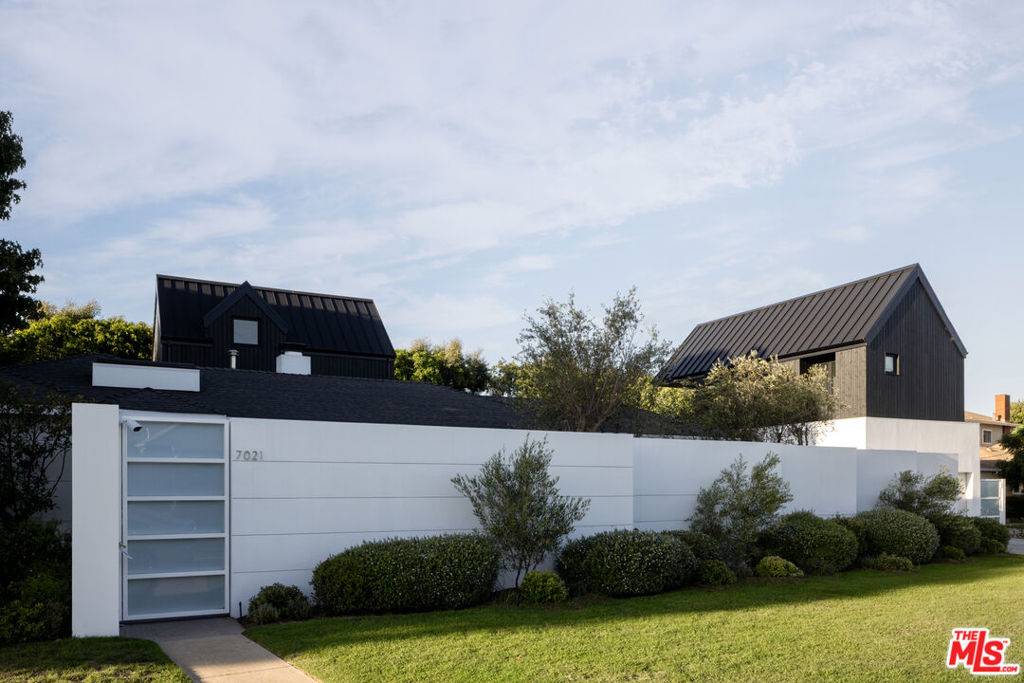 Los Angeles, CA 90045,7021 W 83rd ST