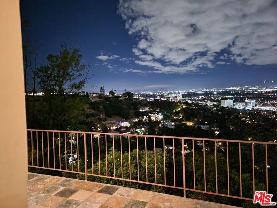 Sherman Oaks, CA 91423,3873 Beverly Ridge DR