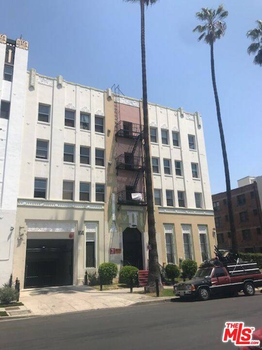 Los Angeles, CA 90005,814 S Hobart BLVD #306