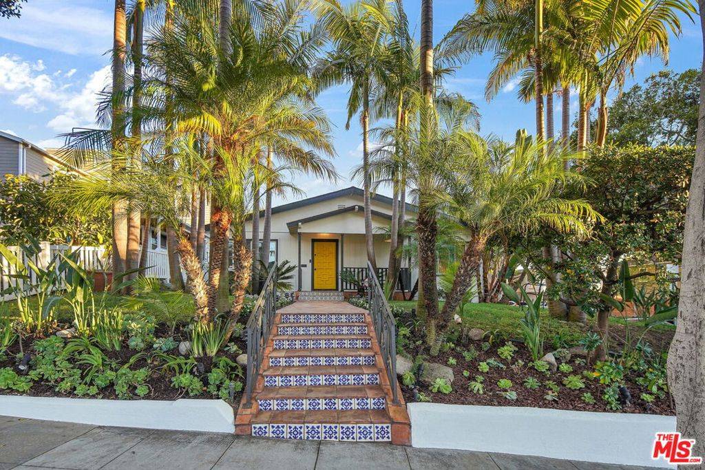Santa Monica, CA 90405,1102 Maple ST