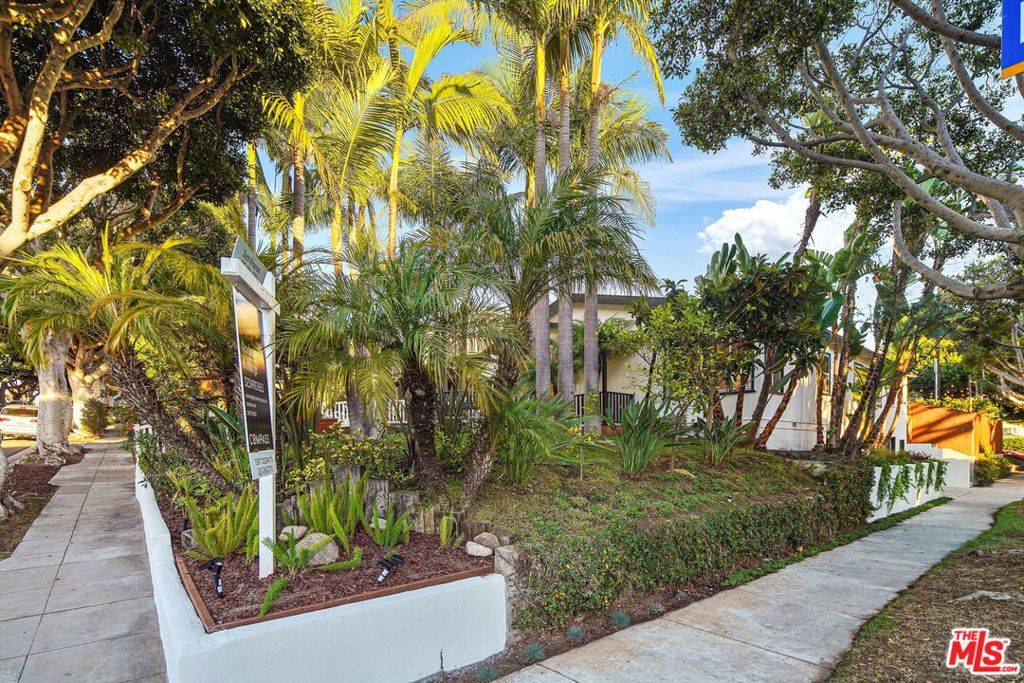 Santa Monica, CA 90405,1102 Maple ST