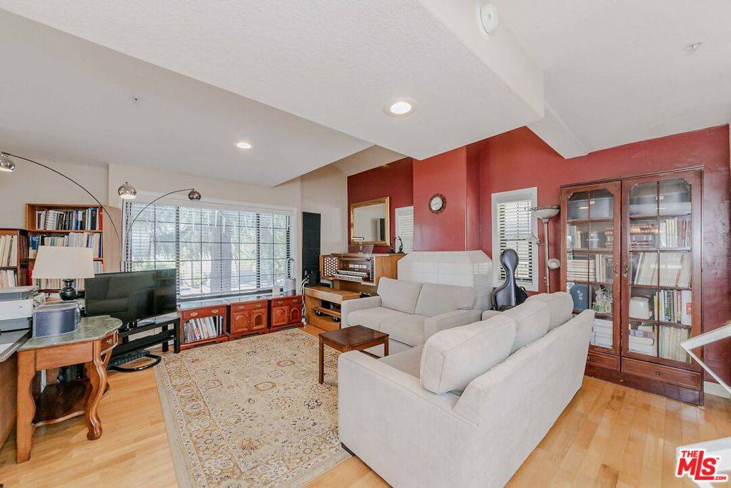 La Crescenta, CA 91214,3309 Honolulu AVE #1