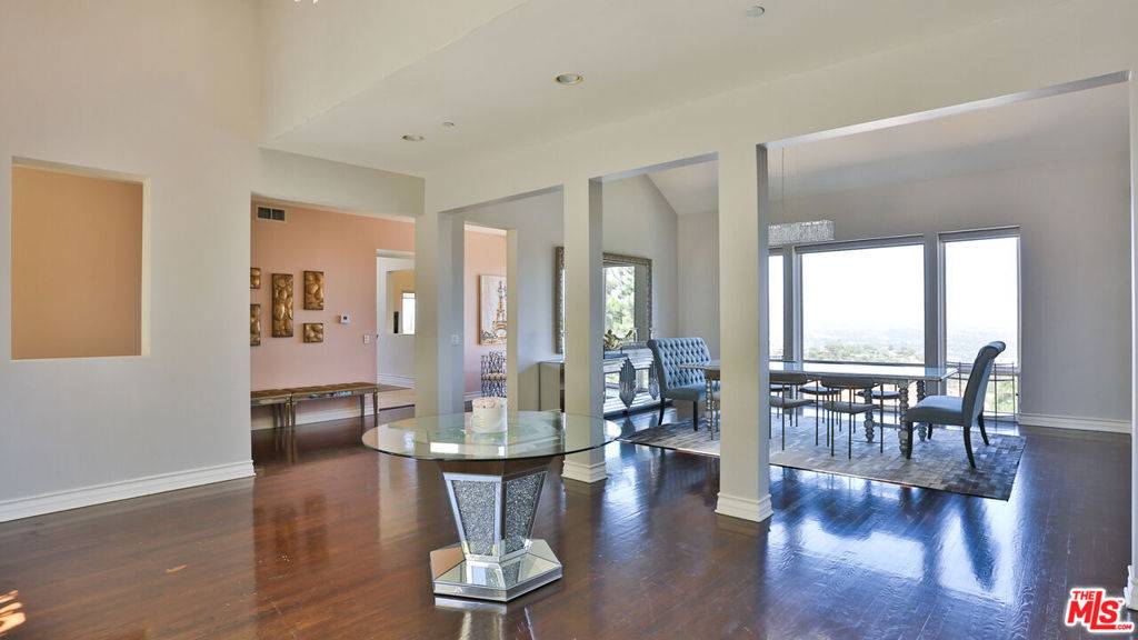 Los Angeles, CA 90077,14445 MULHOLLAND DR