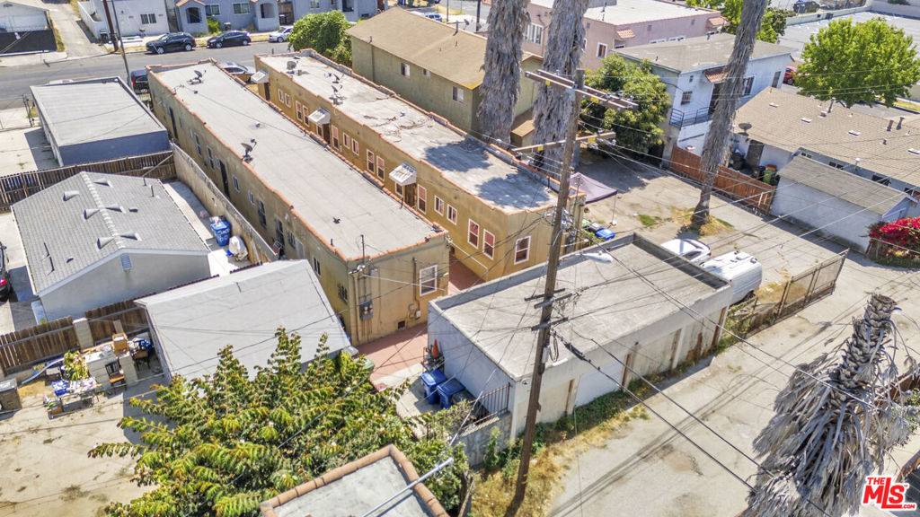 Los Angeles, CA 90062,5217 Denker AVE