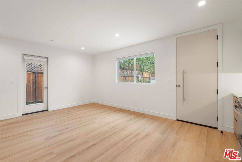 North Hollywood, CA 91602,11023 Blix ST