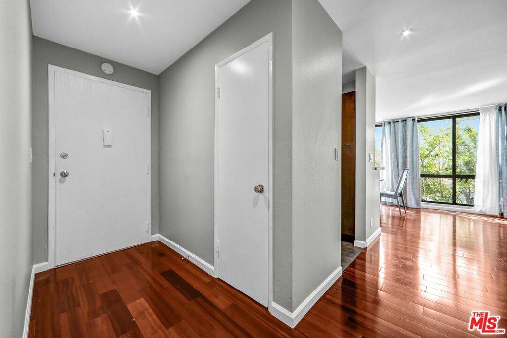 West Hollywood, CA 90069,906 N Doheny DR #309