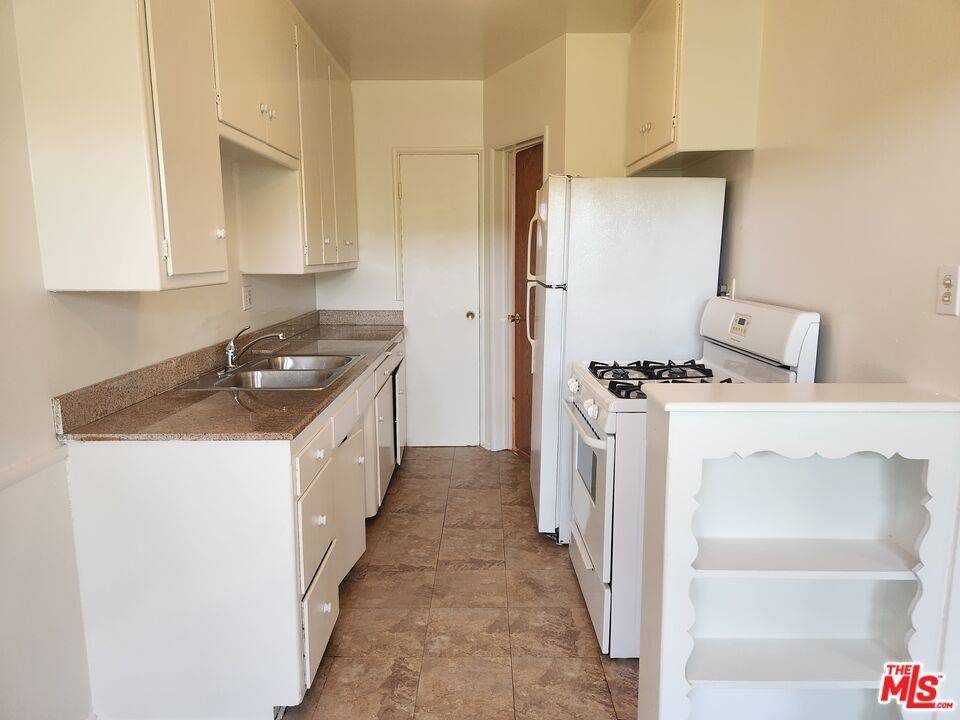 West Hollywood, CA 90046,939 N Stanley AVE #6