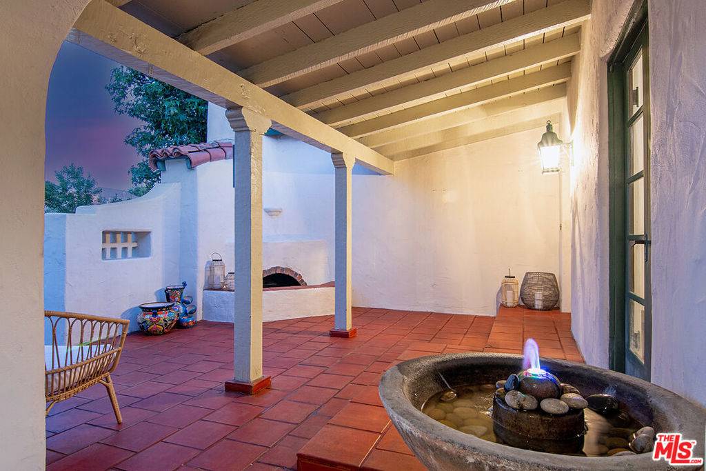 Los Angeles, CA 90036,815 S Spaulding AVE