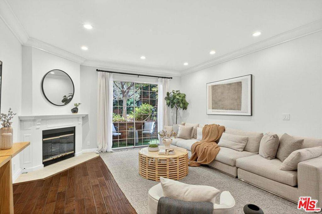 Beverly Hills, CA 90211,315 N Swall DR #103