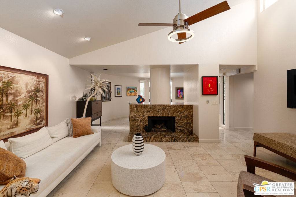 Palm Springs, CA 92262,998 Village SQ