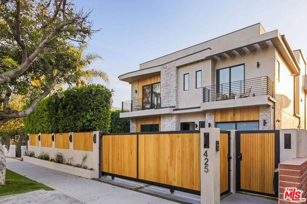 Los Angeles, CA 90048,425 N Alfred ST