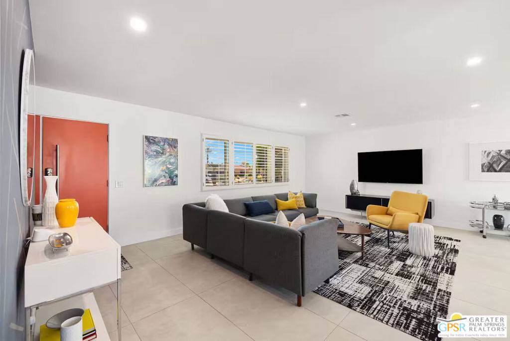 Palm Springs, CA 92262,945 N Buttonwillow CIR