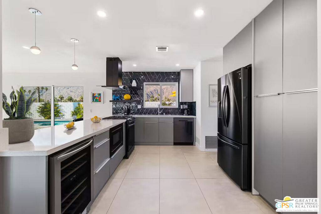 Palm Springs, CA 92262,945 N Buttonwillow CIR