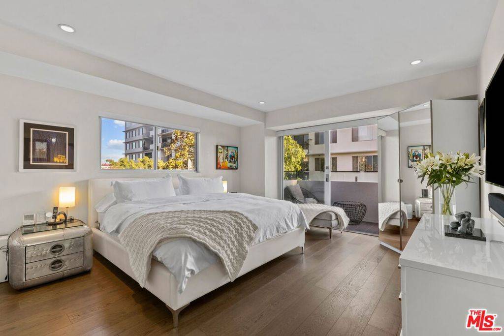 West Hollywood, CA 90069,838 N Doheny DR #301
