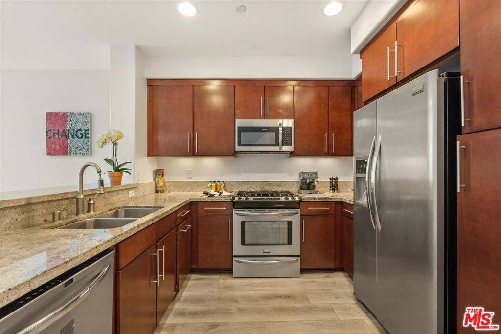 Sherman Oaks, CA 91401,14412 Killion ST #205