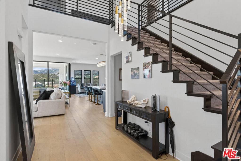 Chatsworth, CA 91311,21166 Canyon View PL