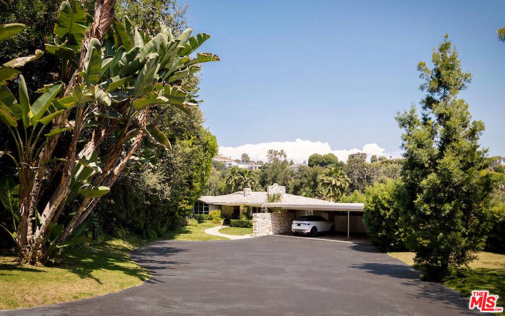 Los Angeles, CA 90049,11556 Bellagio RD