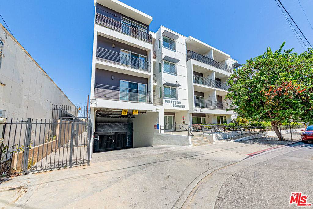 Los Angeles, CA 90006,3061 W 12th PL #309
