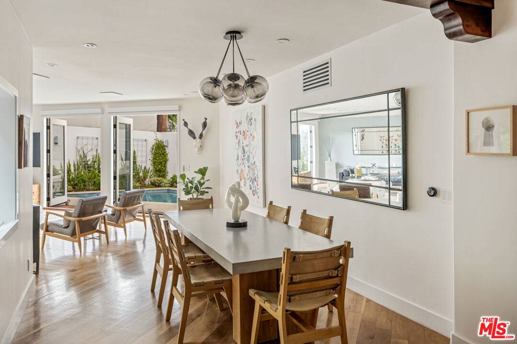 Los Angeles, CA 90046,8701 Wonderland Park AVE