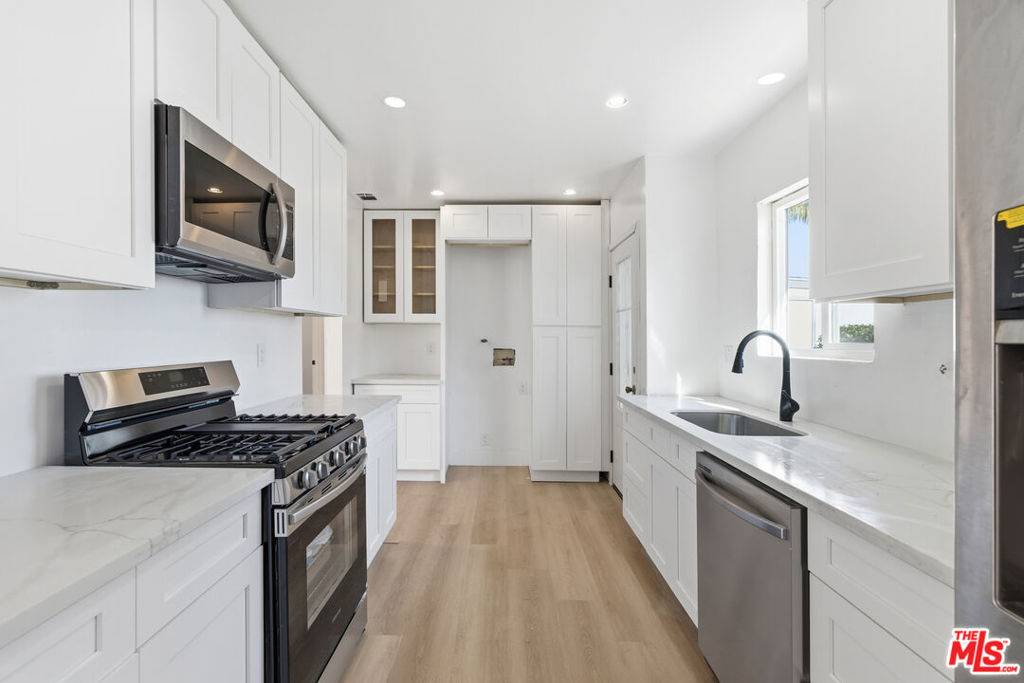 Inglewood, CA 90303,3421 W 113th ST