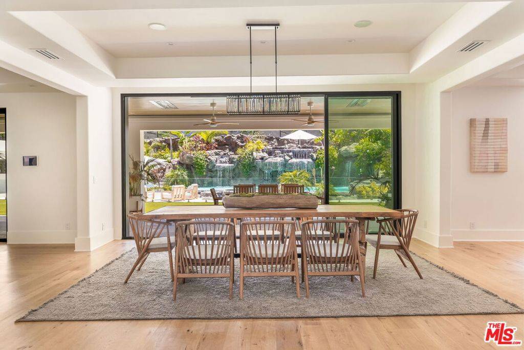 Encino, CA 91436,4322 Hayvenhurst AVE