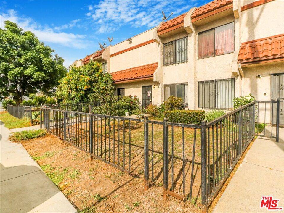 Los Angeles, CA 90044,11414 S Budlong AVE #8