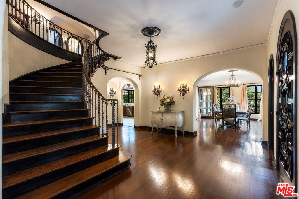 San Marino, CA 91108,2086 S Oak Knoll AVE