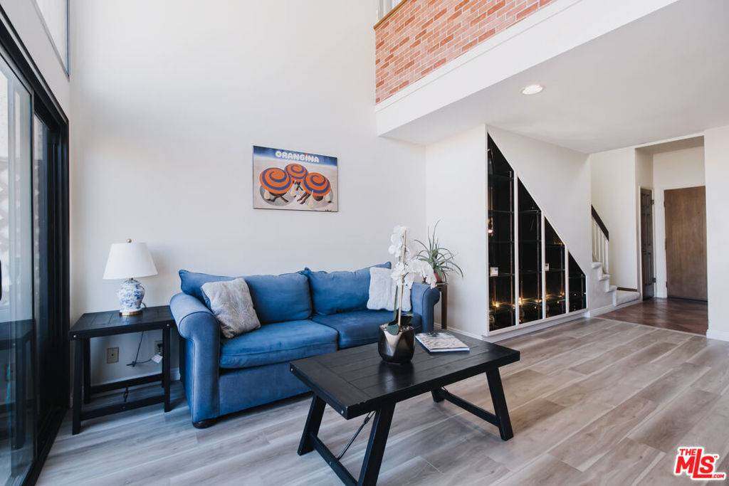 Playa Del Rey, CA 90293,8180 Manitoba ST #354