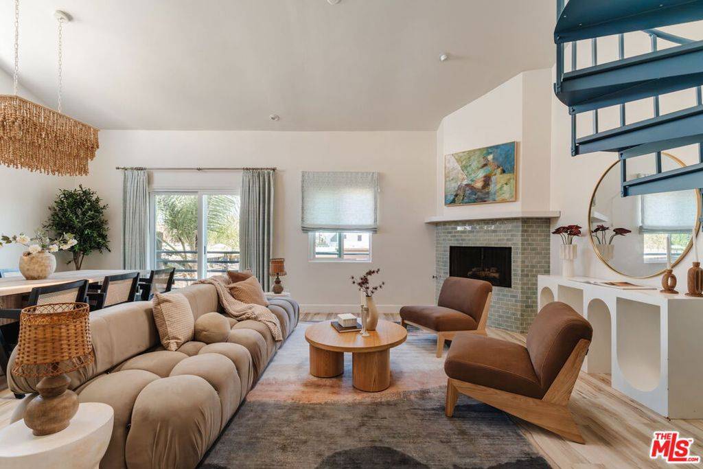 Marina Del Rey, CA 90292,131 Galleon ST #2
