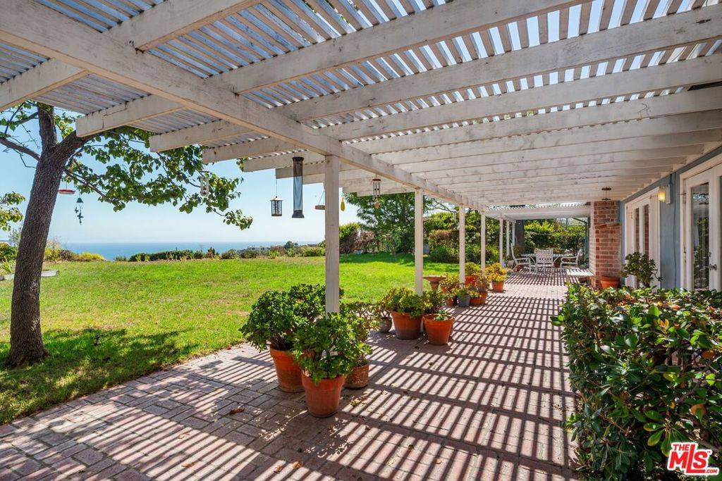 Pacific Palisades, CA 90272,370 Surfview DR