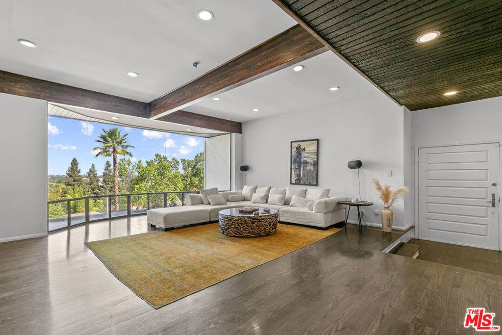 Sherman Oaks, CA 91423,13952 Valley Vista BLVD