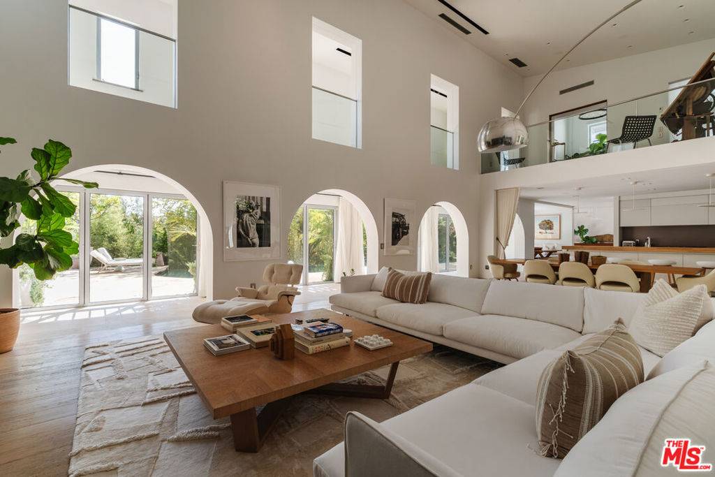 Pacific Palisades, CA 90272,14800 Corona Del Mar