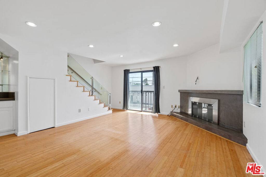 Venice, CA 90291,2480 Penmar AVE #4