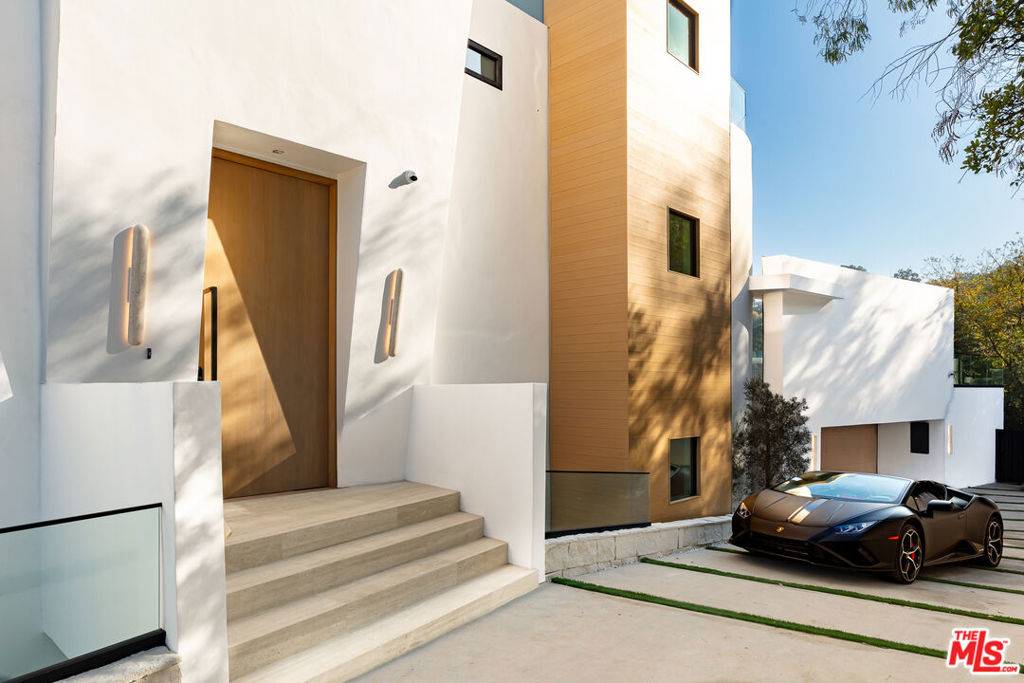 Studio City, CA 91604,3596 Woodhill Canyon RD