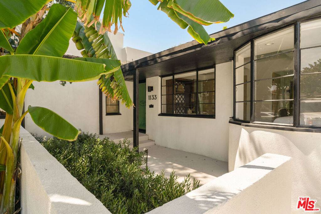 Los Angeles, CA 90019,1133 S Cochran AVE