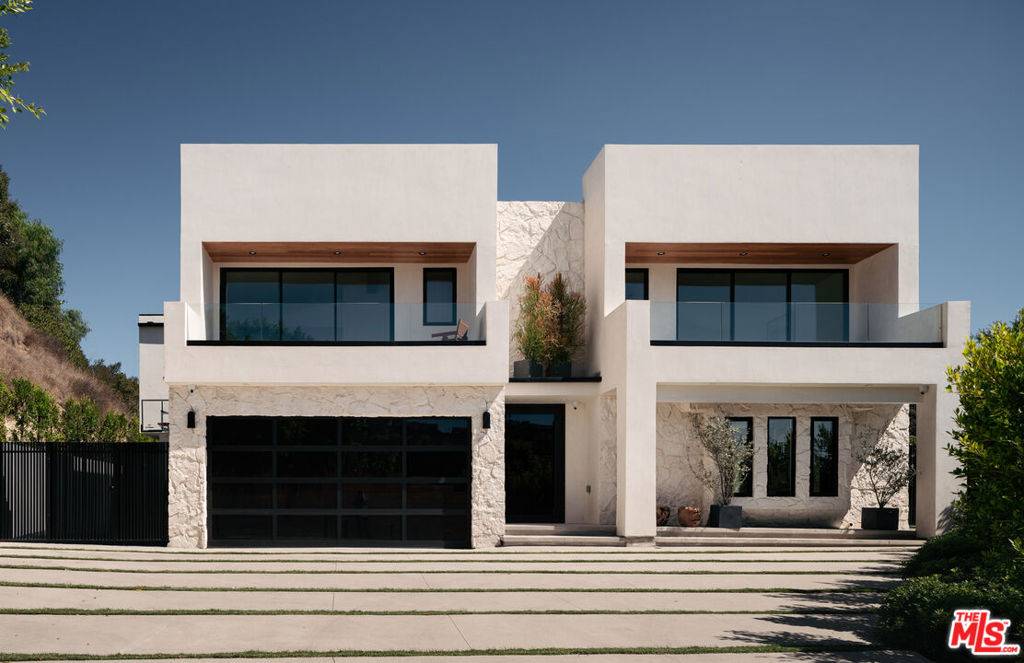Los Angeles, CA 90046,2608 Zorada DR