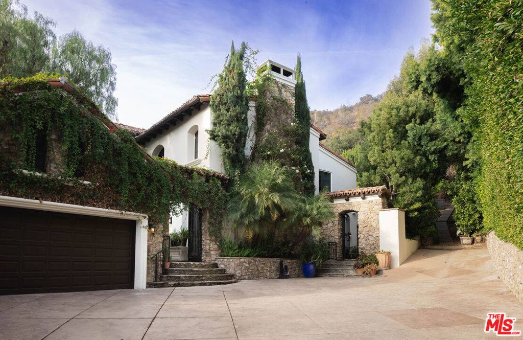 Beverly Hills, CA 90210,9301 Cherokee LN