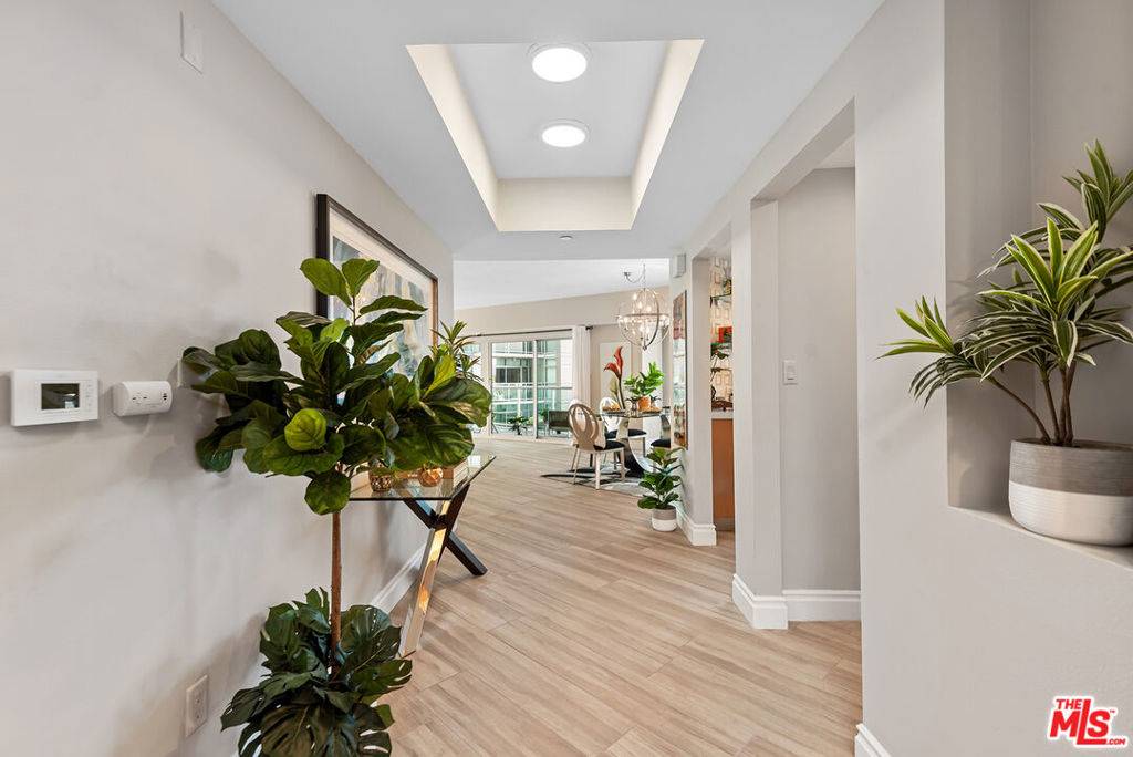 Marina Del Rey, CA 90292,13600 Marina Pointe DR #702