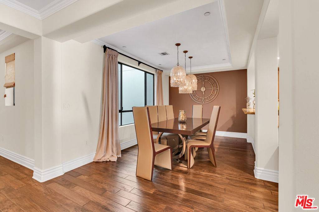 Los Angeles, CA 90025,1530 Camden AVE #304