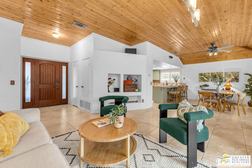 Palm Springs, CA 92262,1425 E Luna WAY