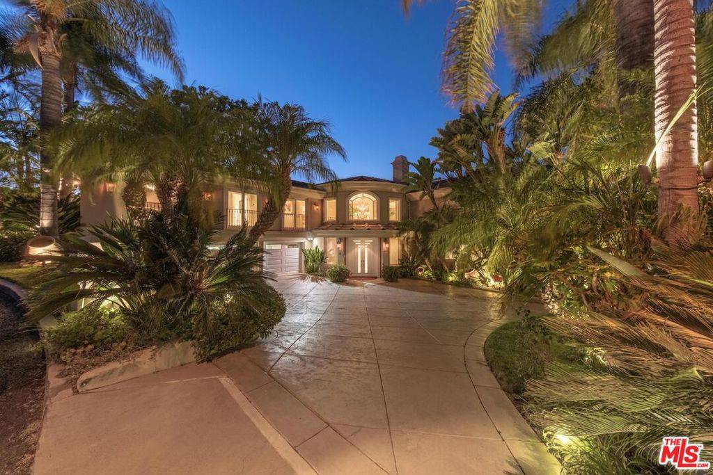 Los Angeles, CA 90046,7833 Torreyson DR