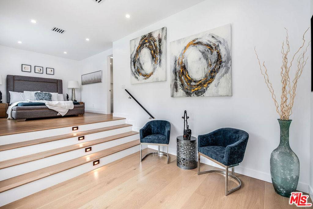 Sherman Oaks, CA 91423,13378 Contour DR