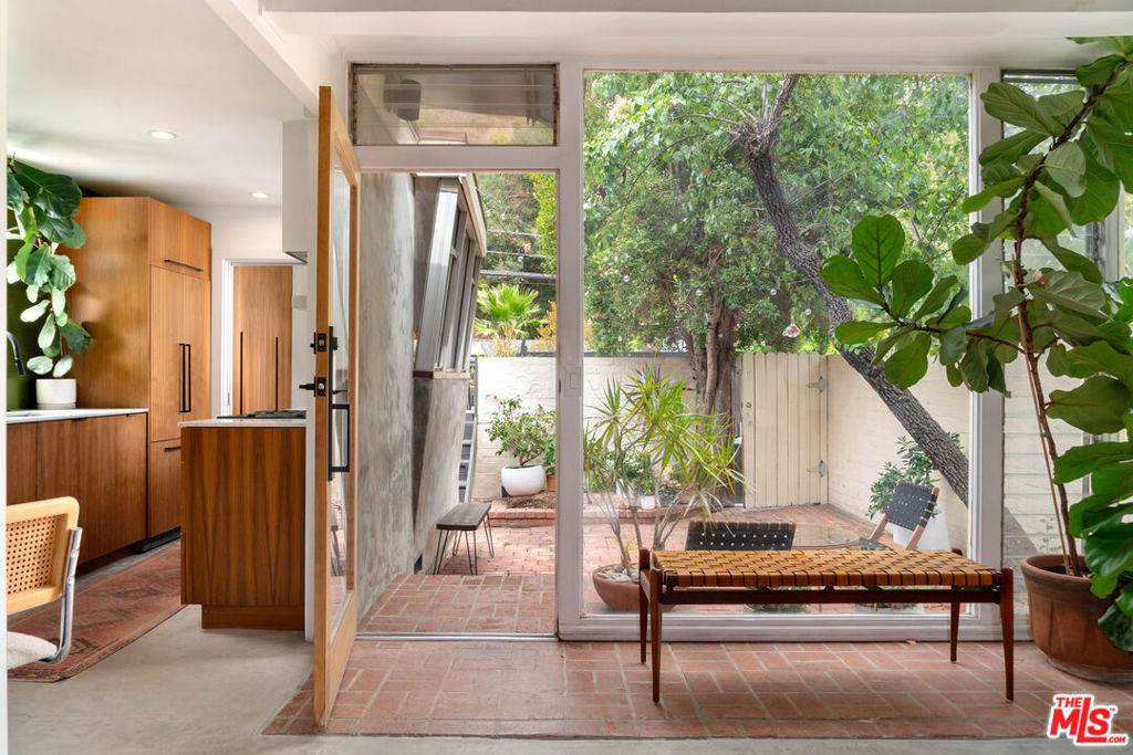 Los Angeles, CA 90077,905 N Beverly Glen BLVD