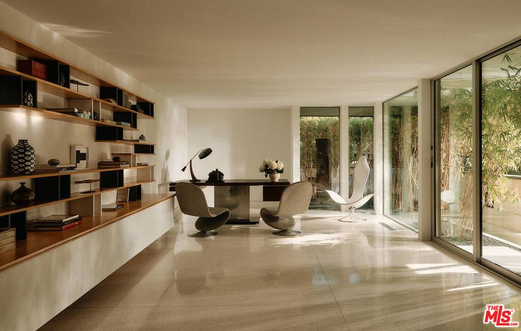 Beverly Hills, CA 90210,1061 Loma Vista DR