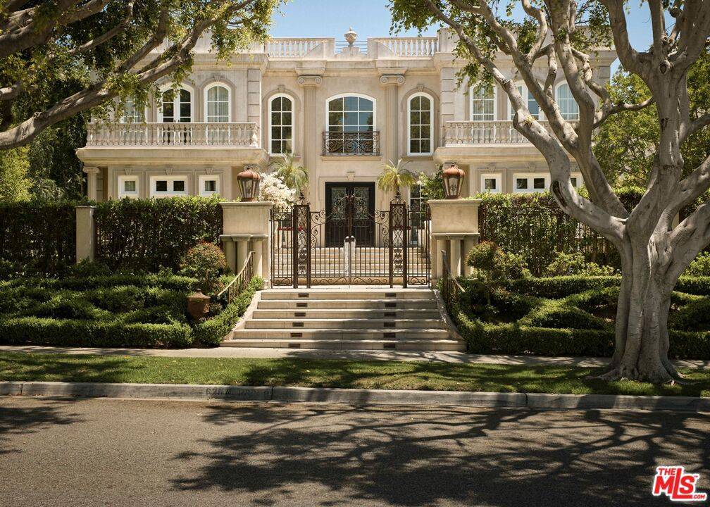 Beverly Hills, CA 90210,628 N Rodeo DR