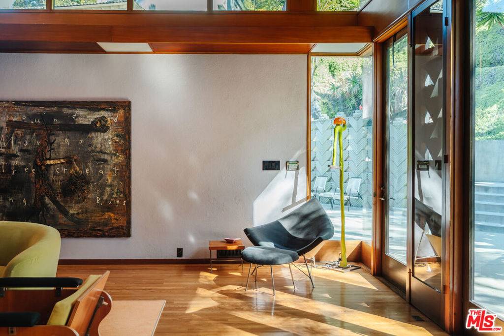 Los Angeles, CA 90068,7017 Senalda RD