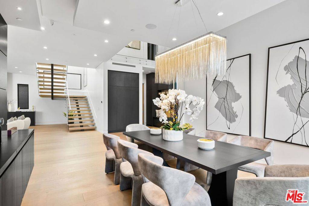 Sherman Oaks, CA 91403,14812 Morrison ST